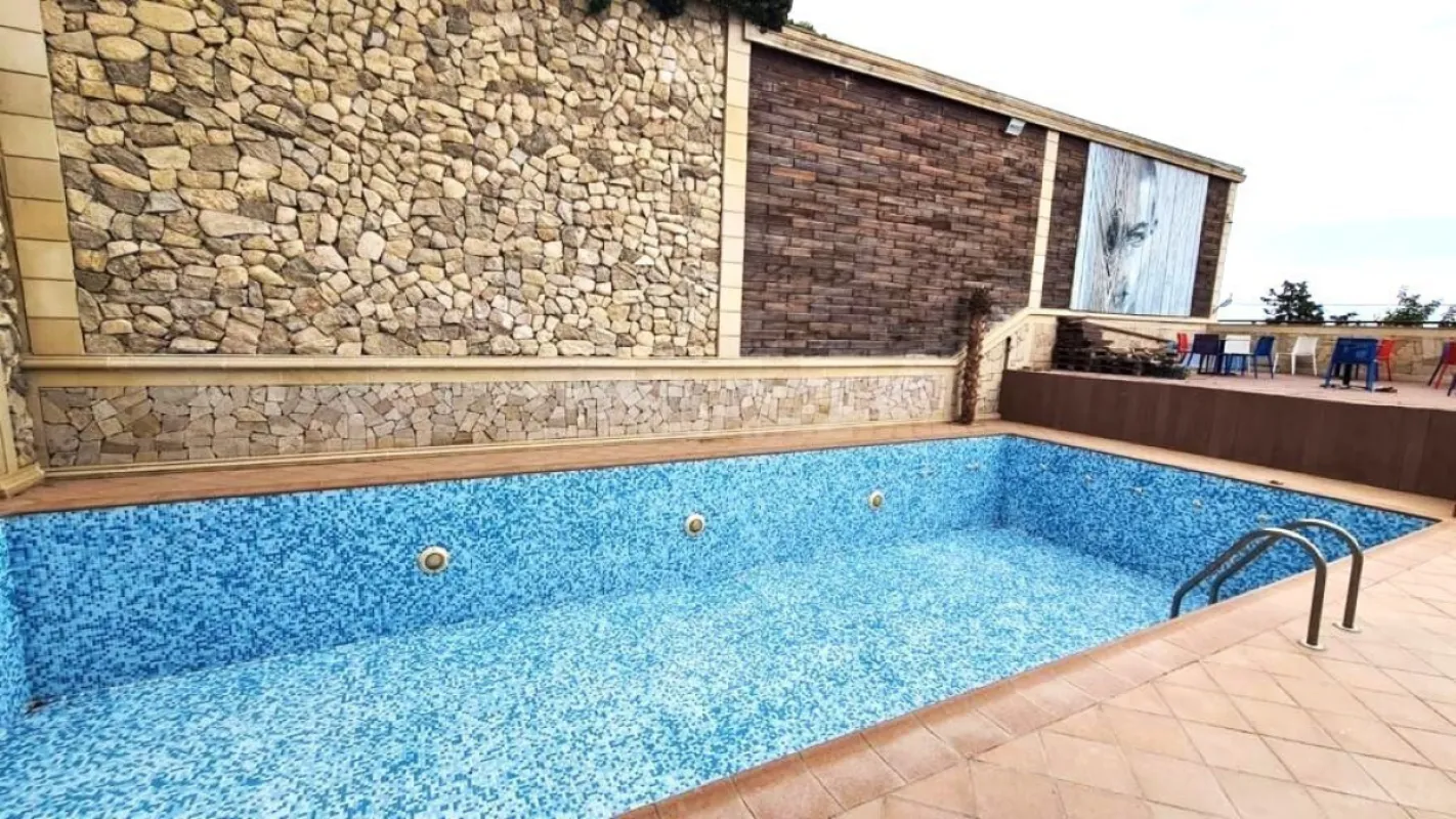 Satılır 6 otaqlı həyət evi 600 m²