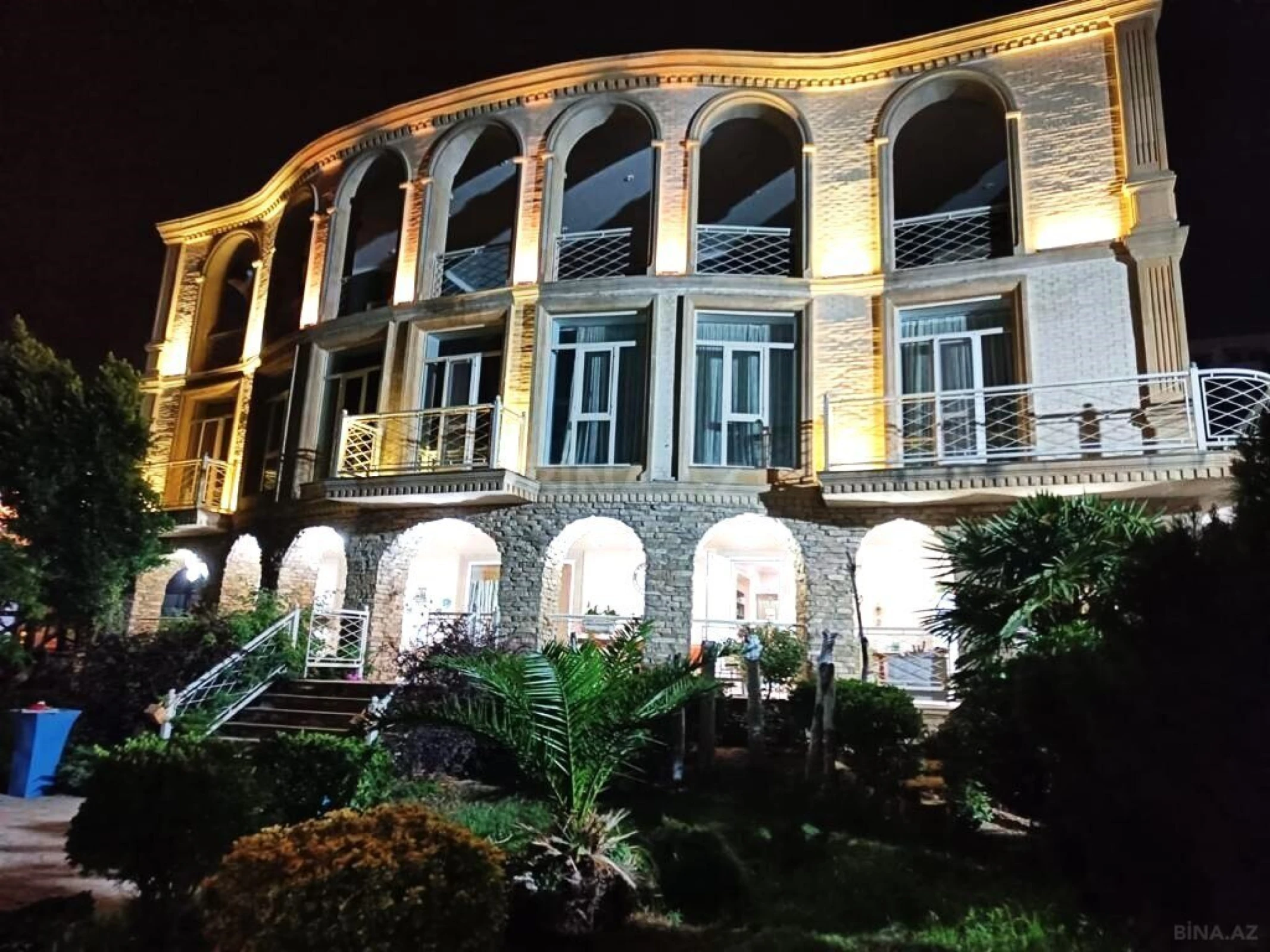 Satılır 6 otaqlı həyət evi 600 m²