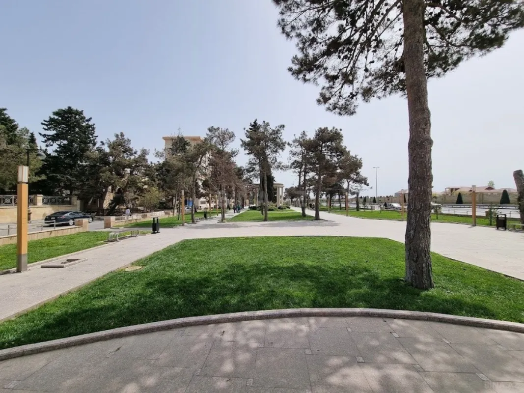 Satılır 6 otaqlı həyət evi 600 m²