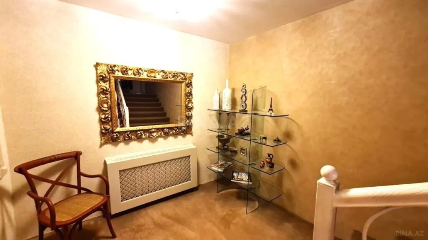 Satılır 6 otaqlı həyət evi 600 m²