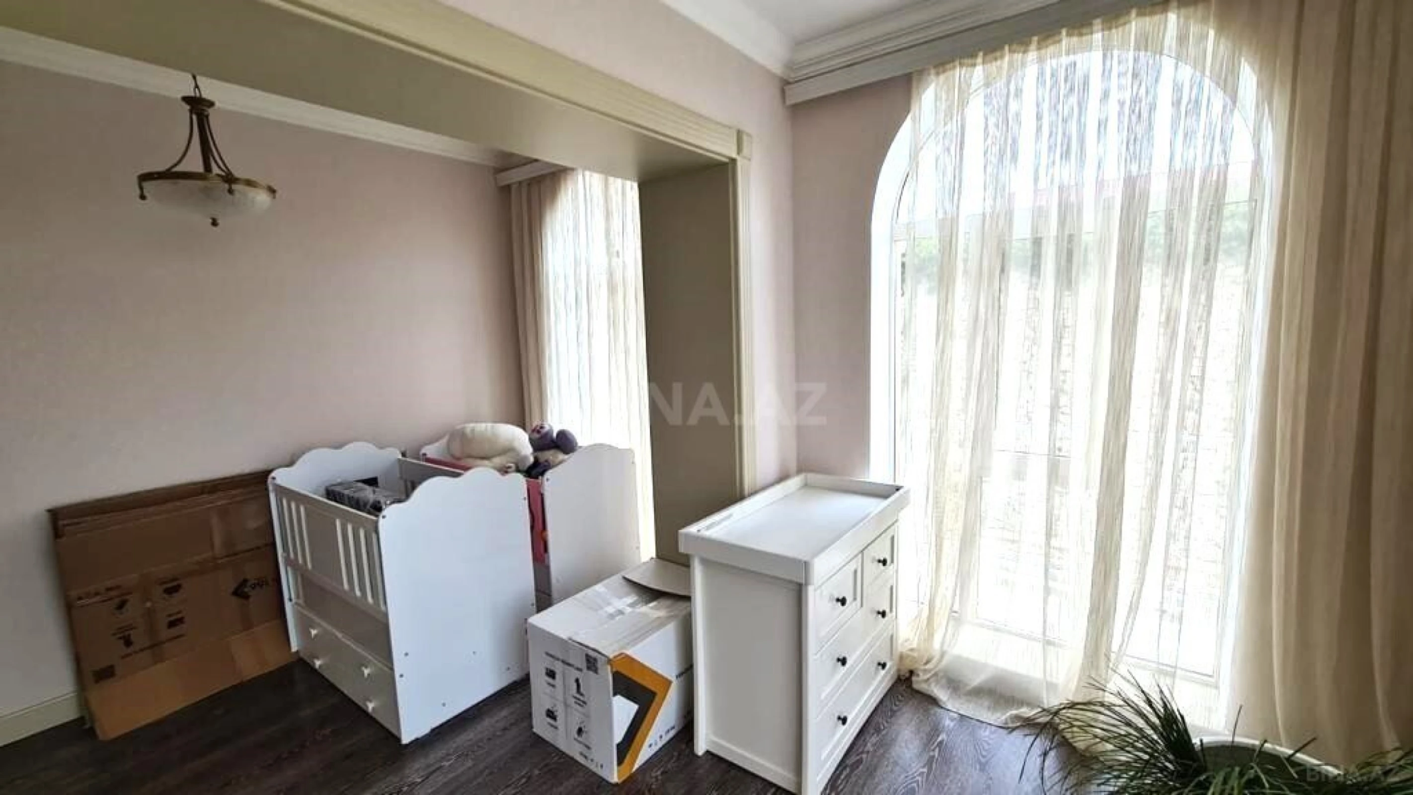 Satılır 6 otaqlı həyət evi 600 m²