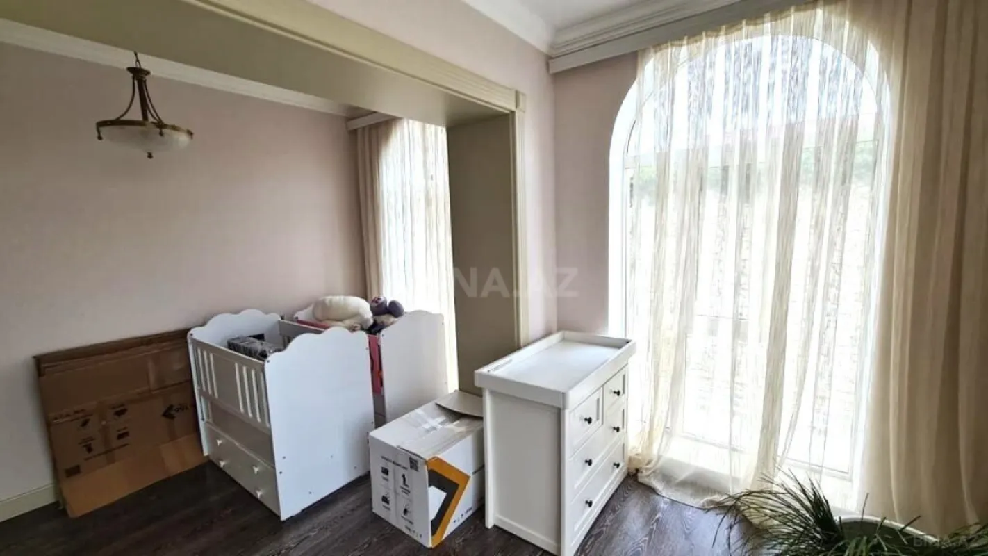 Satılır 6 otaqlı həyət evi 600 m²