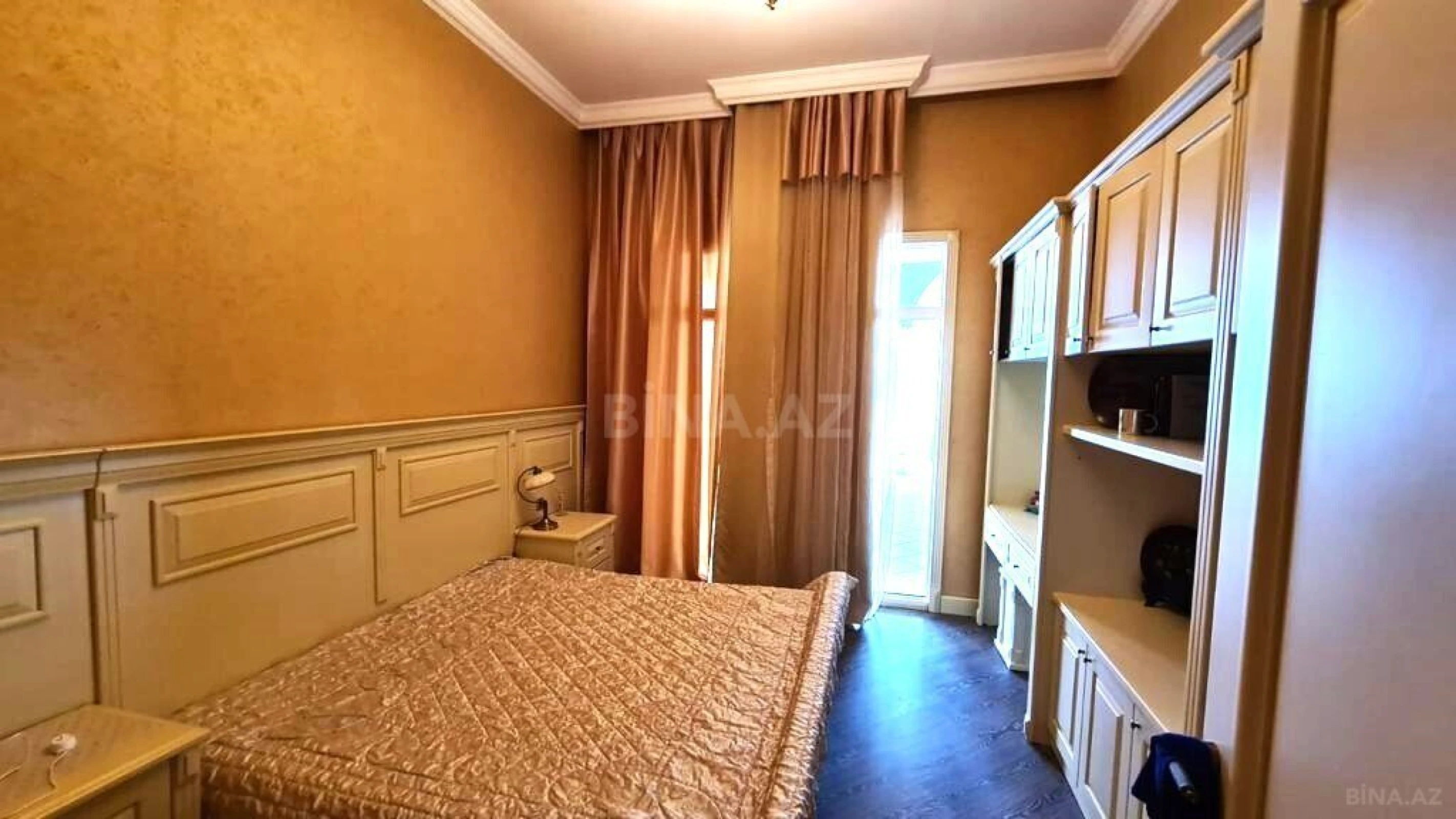 Satılır 6 otaqlı həyət evi 600 m²