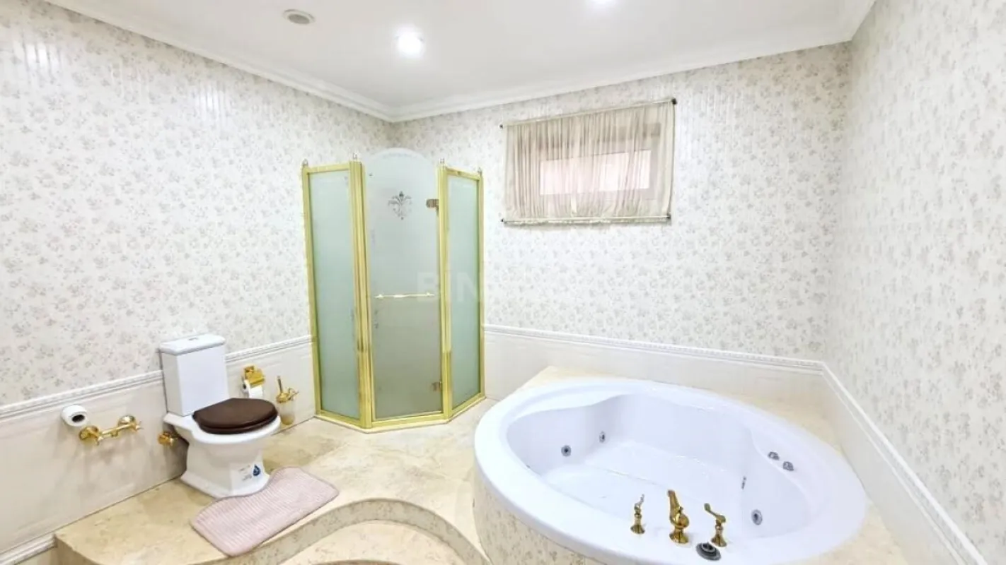 Satılır 6 otaqlı həyət evi 600 m²