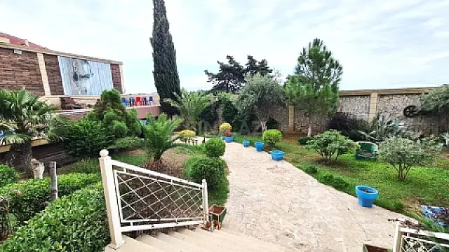 Satılır 6 otaqlı həyət evi 600 m²
