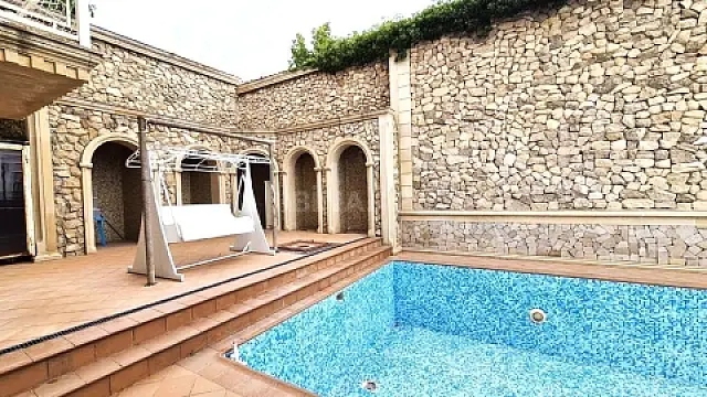 Satılır 6 otaqlı həyət evi 600 m²