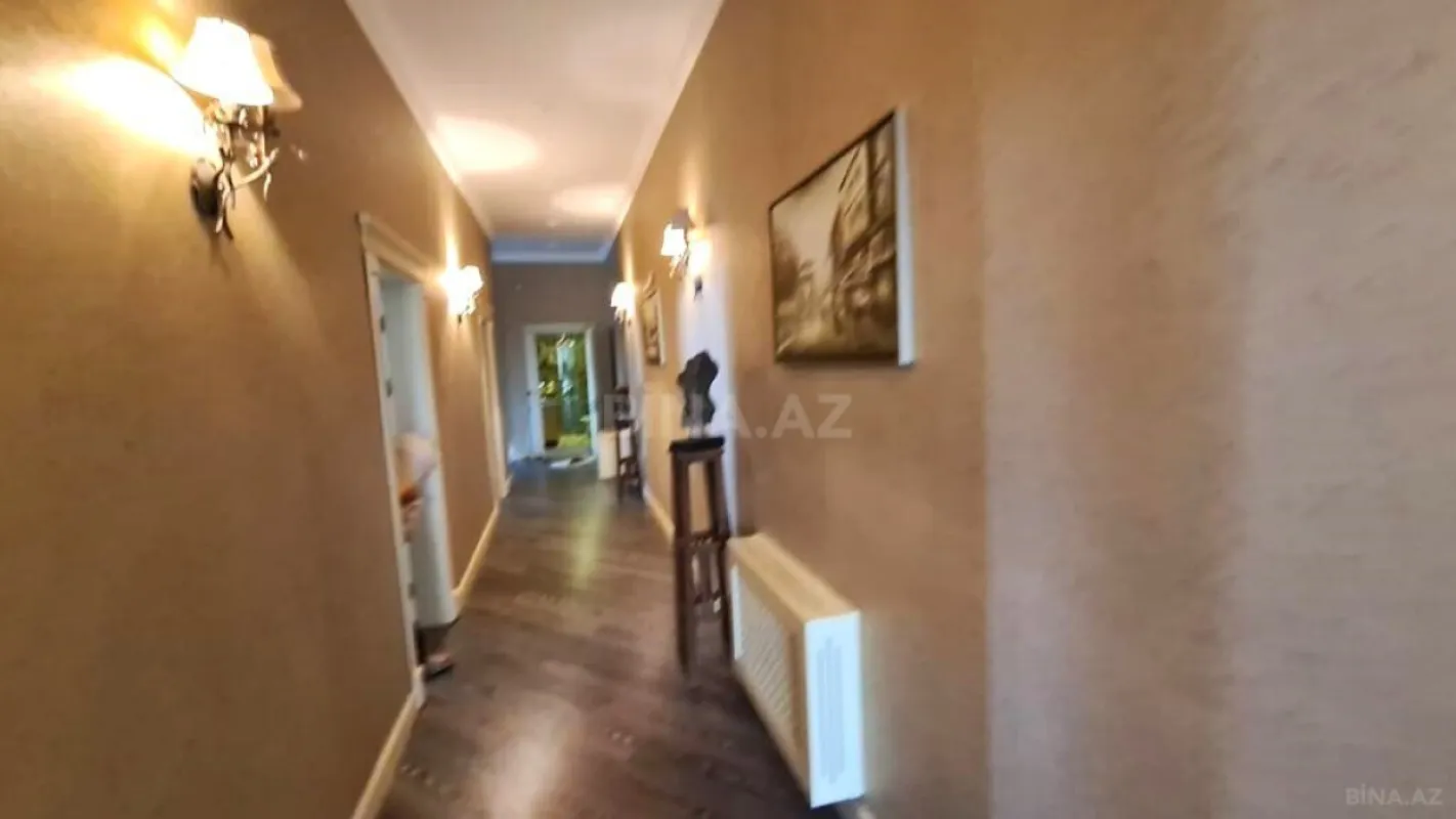 Satılır 6 otaqlı həyət evi 600 m²