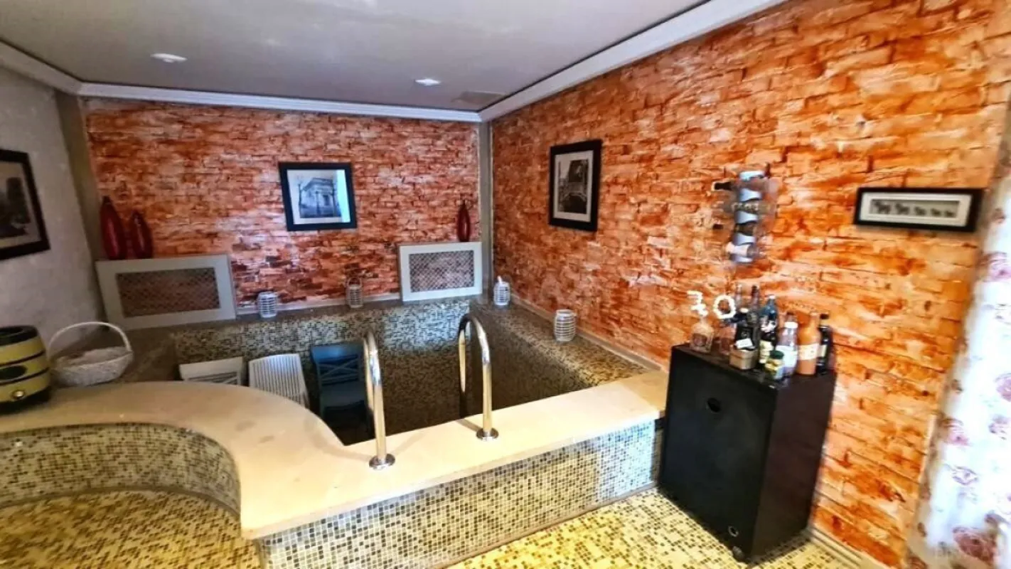 Satılır 6 otaqlı həyət evi 600 m²