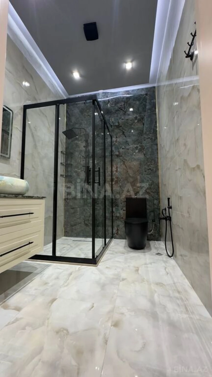 Satılır 5 otaqlı həyət evi 250 m²