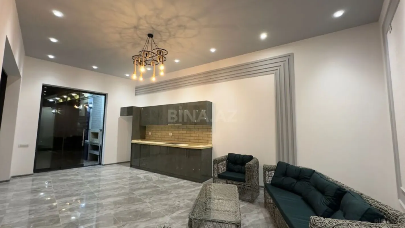 Satılır 5 otaqlı həyət evi 250 m²