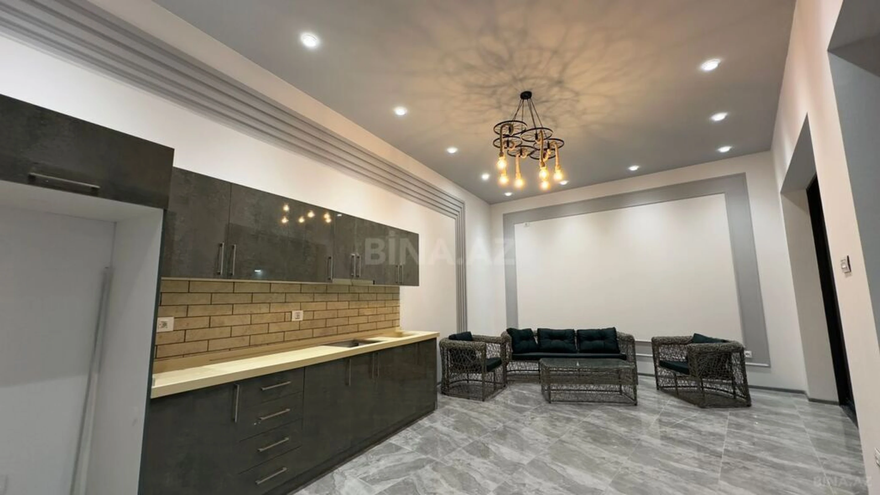 Satılır 5 otaqlı həyət evi 250 m²