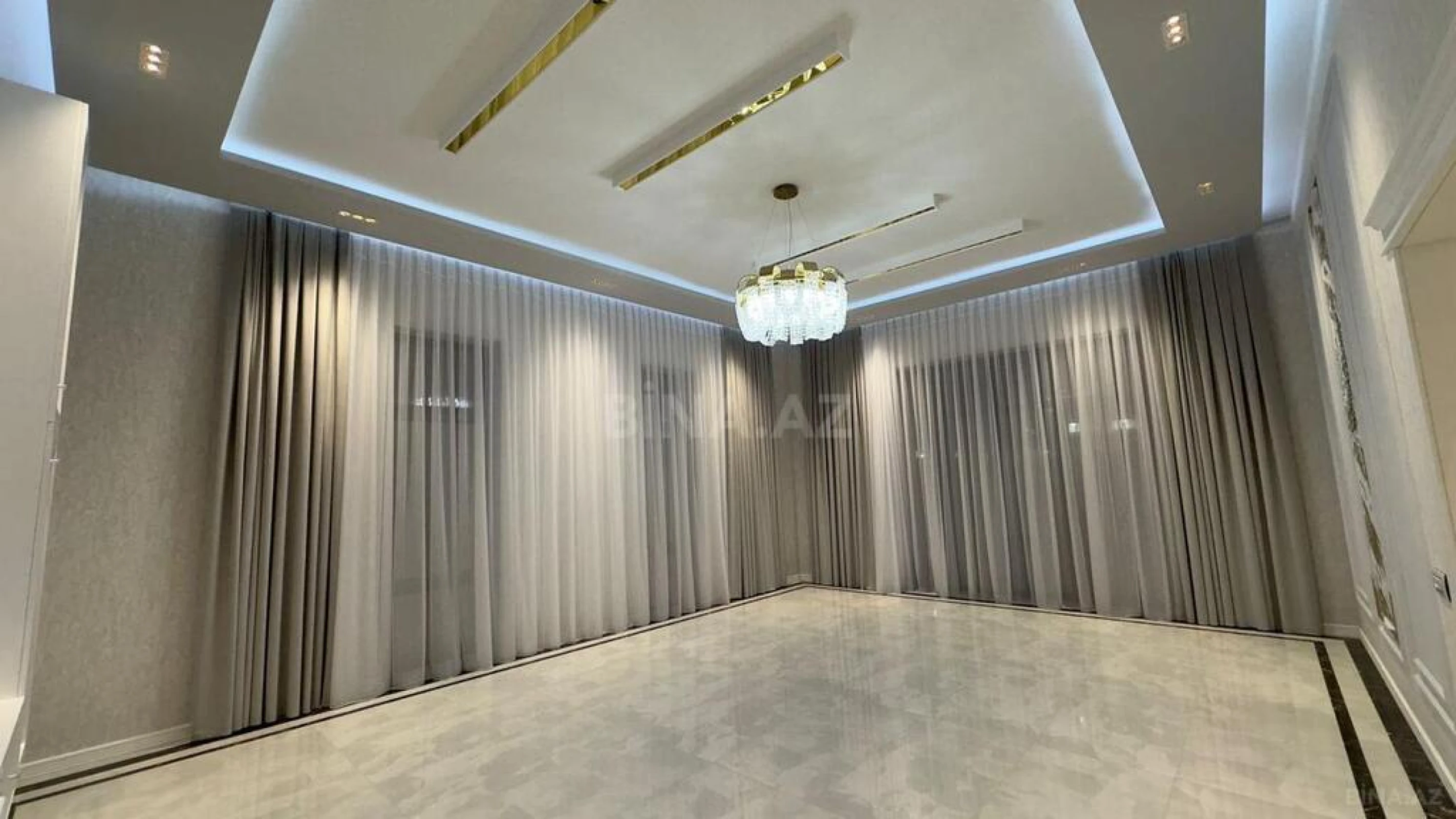 Satılır 5 otaqlı həyət evi 250 m²