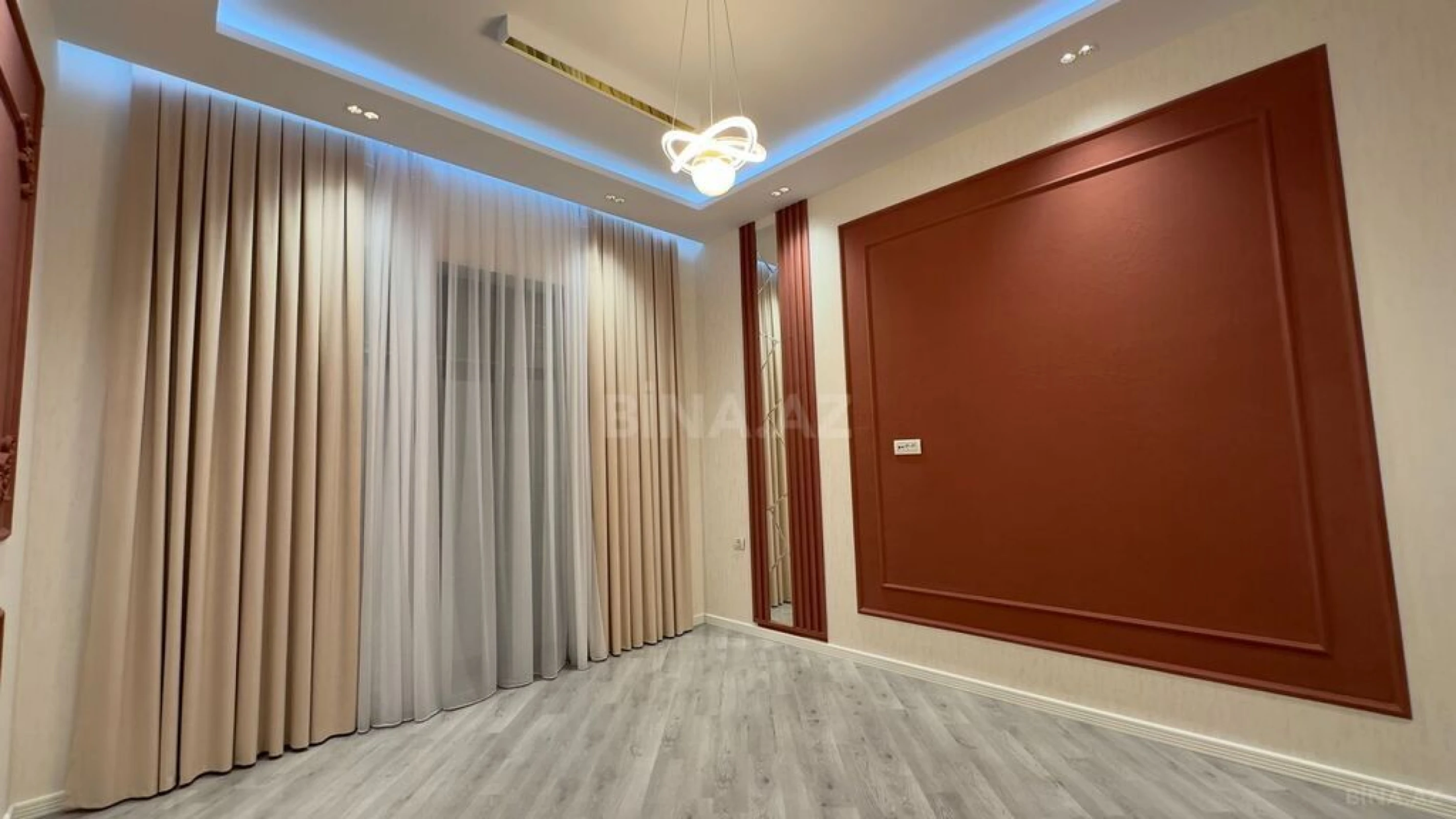 Satılır 5 otaqlı həyət evi 250 m²