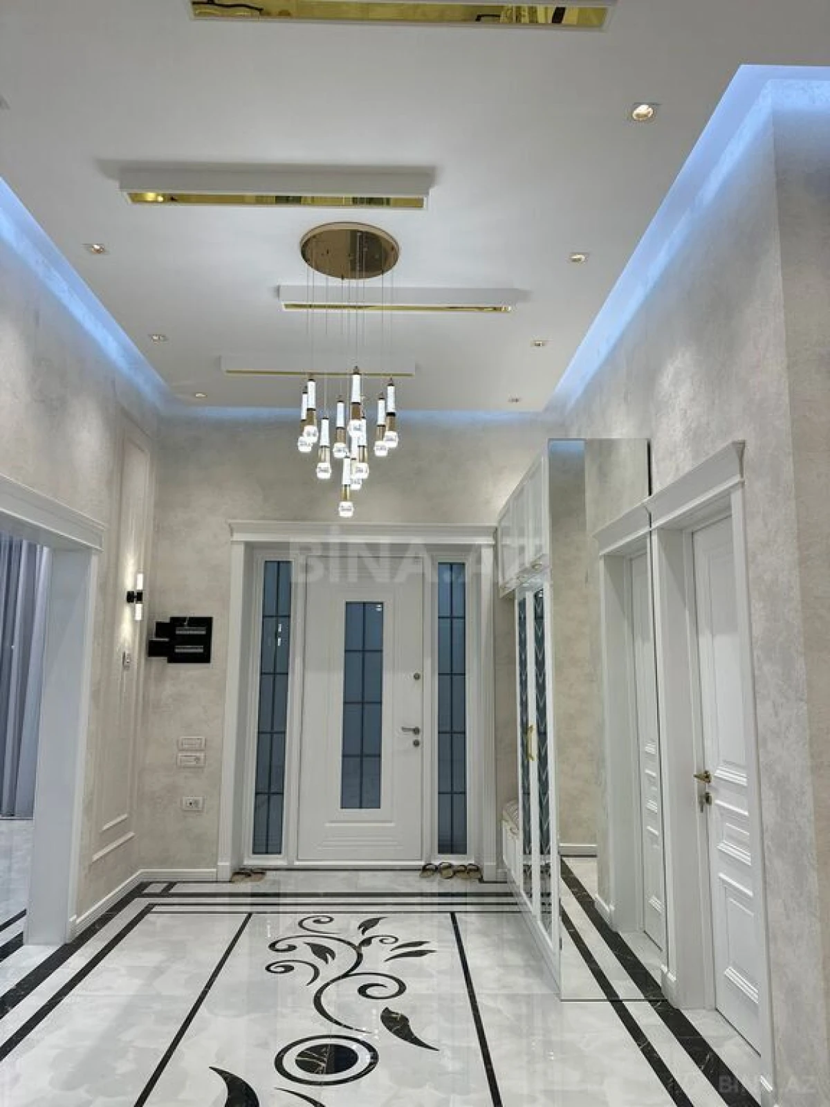 Satılır 5 otaqlı həyət evi 250 m²