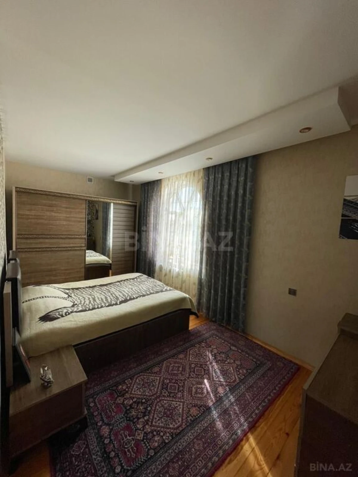 Satılır 8 otaqlı həyət evi 300 m²