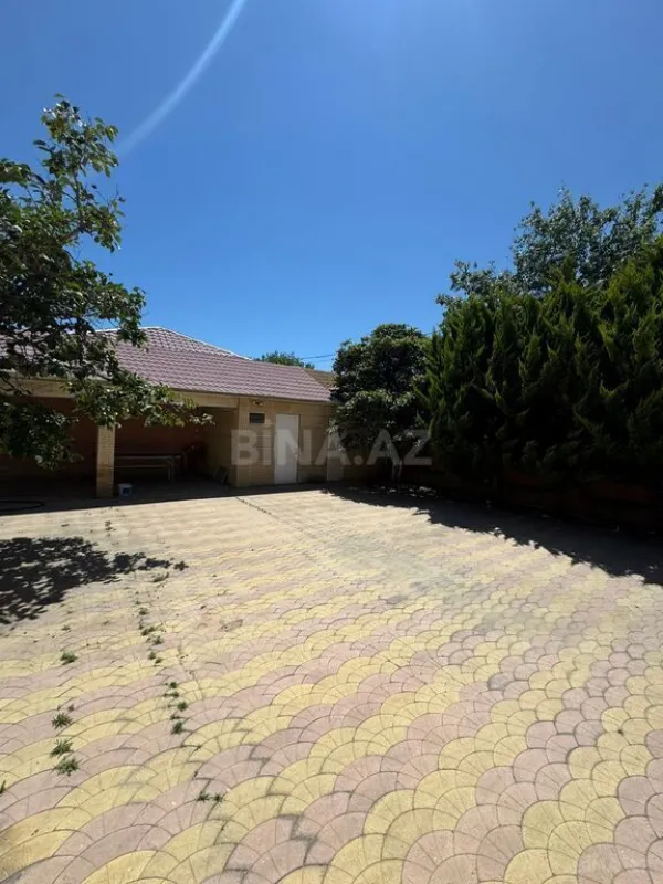 Satılır 8 otaqlı həyət evi 300 m²