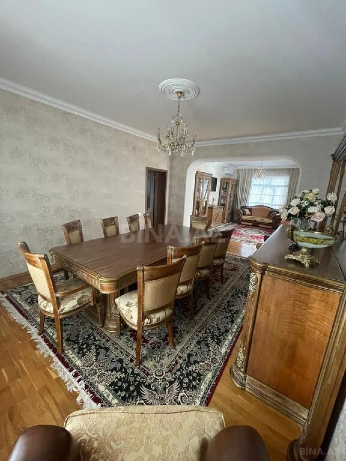 Satılır 8 otaqlı həyət evi 300 m²