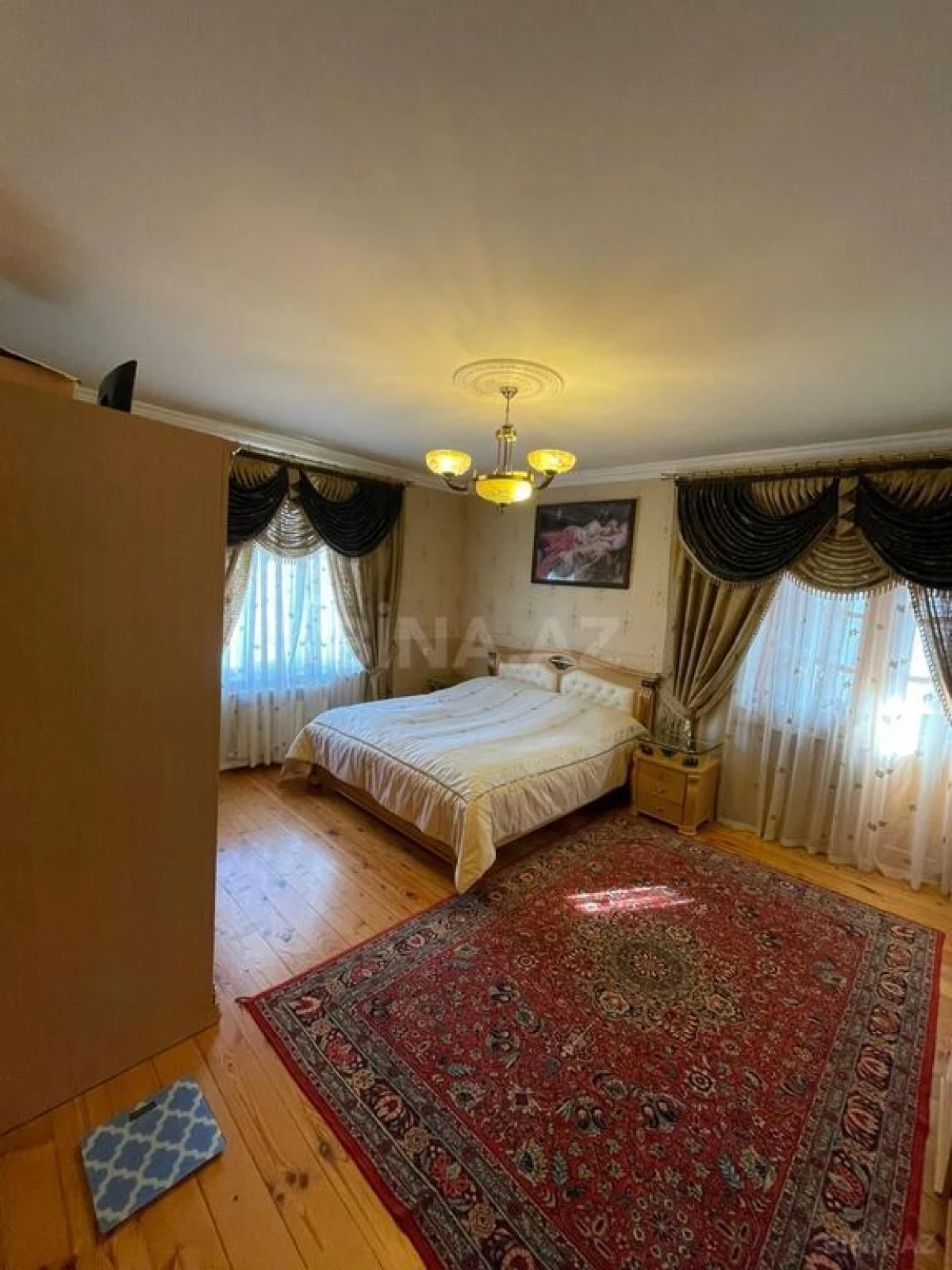 Satılır 8 otaqlı həyət evi 300 m²