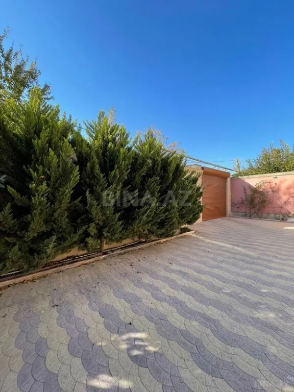 Satılır 8 otaqlı həyət evi 300 m²