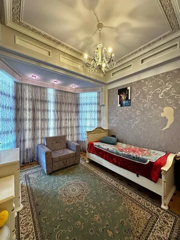 Satılır 3 otaqlı mənzil 140 m²