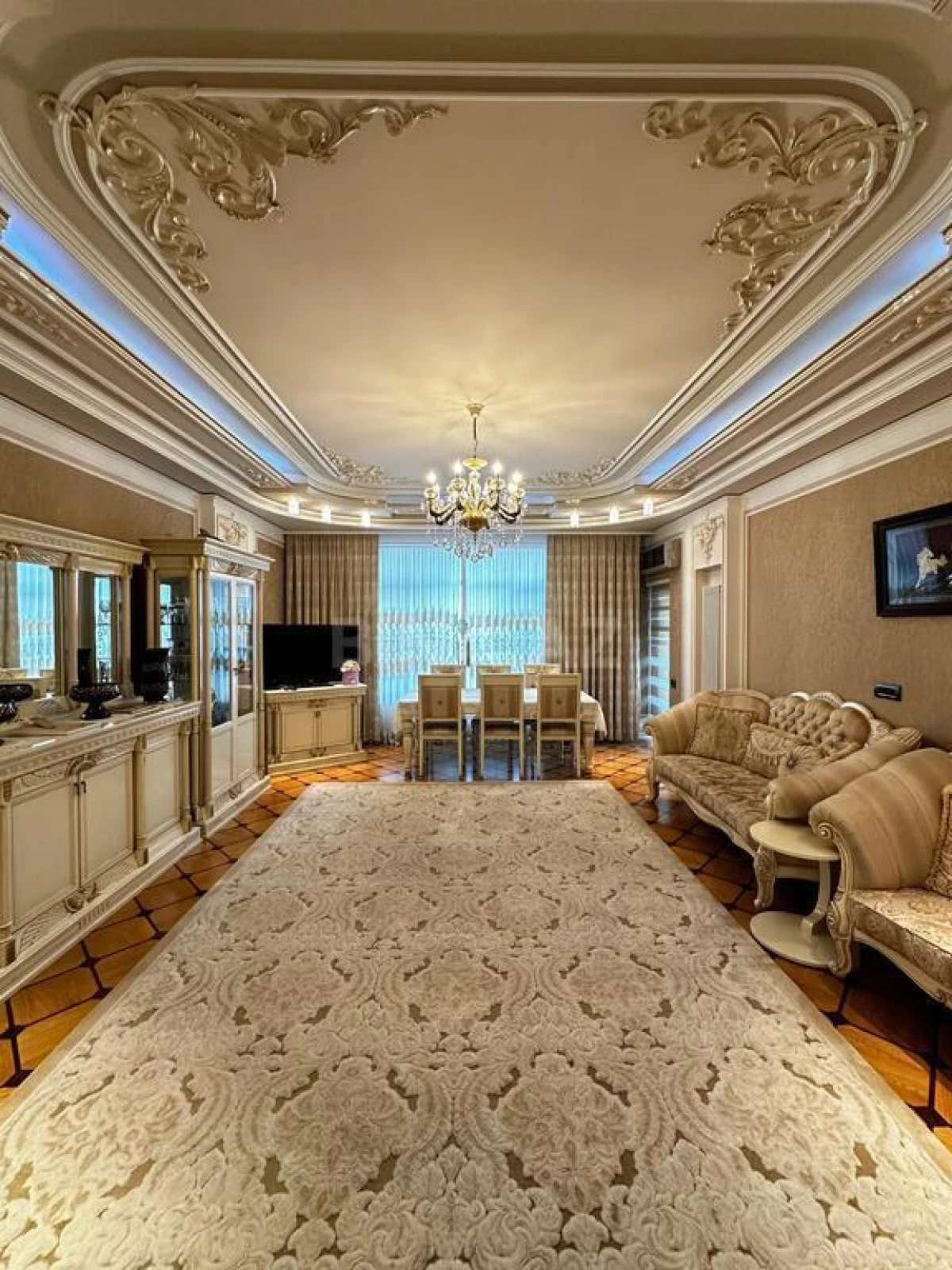 Satılır 3 otaqlı mənzil 140 m²