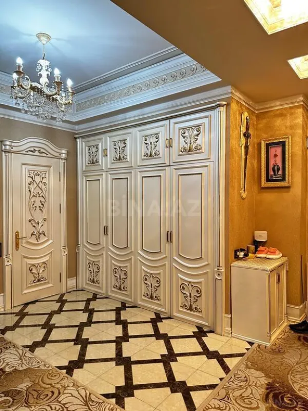 Satılır 3 otaqlı mənzil 140 m²