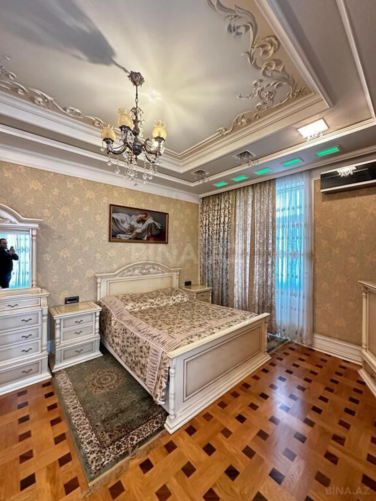 Satılır 3 otaqlı mənzil 140 m²