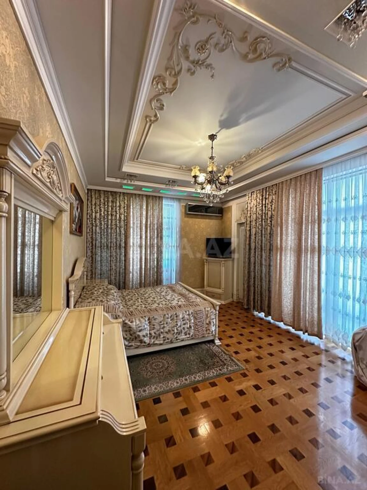 Satılır 3 otaqlı mənzil 140 m²