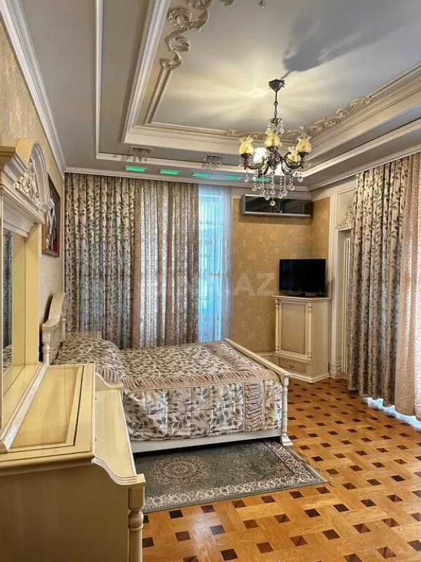 Satılır 3 otaqlı mənzil 140 m²