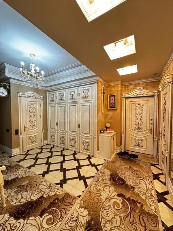 Satılır 3 otaqlı mənzil 140 m²