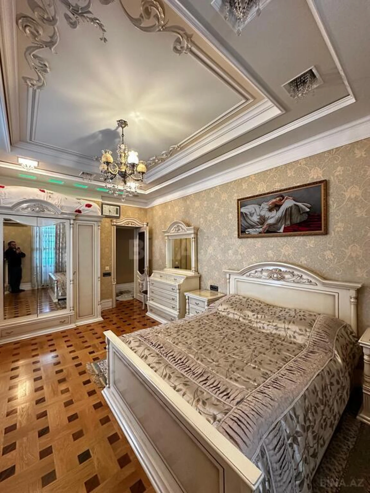 Satılır 3 otaqlı mənzil 140 m²