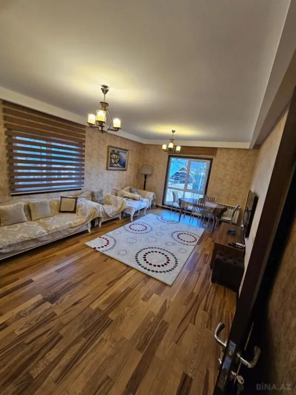 Satılır 7 otaqlı həyət evi 272 m²