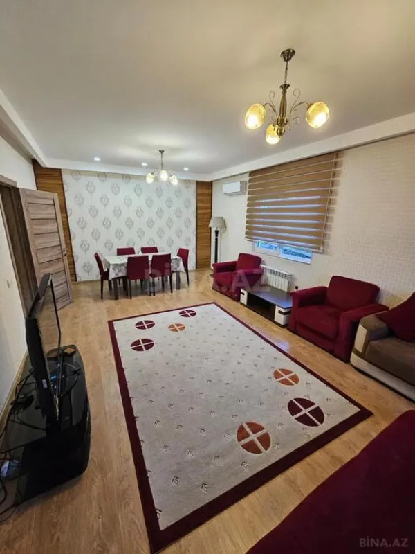 Satılır 7 otaqlı həyət evi 272 m²