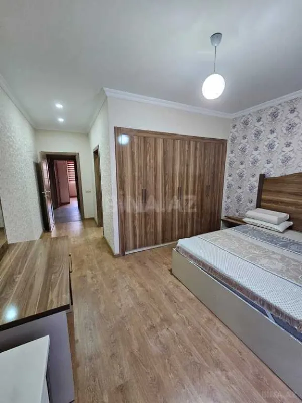 Satılır 7 otaqlı həyət evi 272 m²