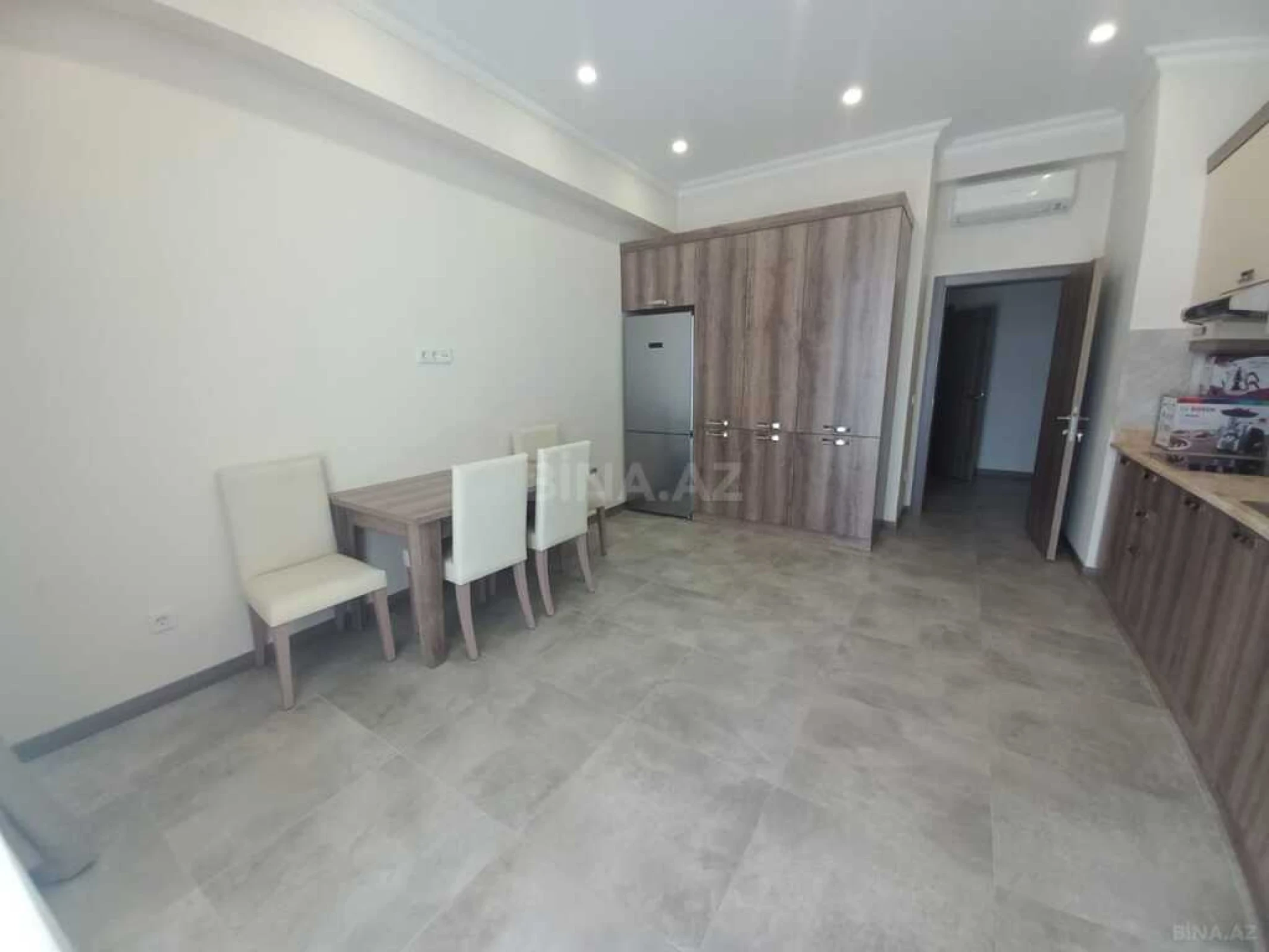 Kirayə verilir 4 otaqlı mənzil 200 m²
