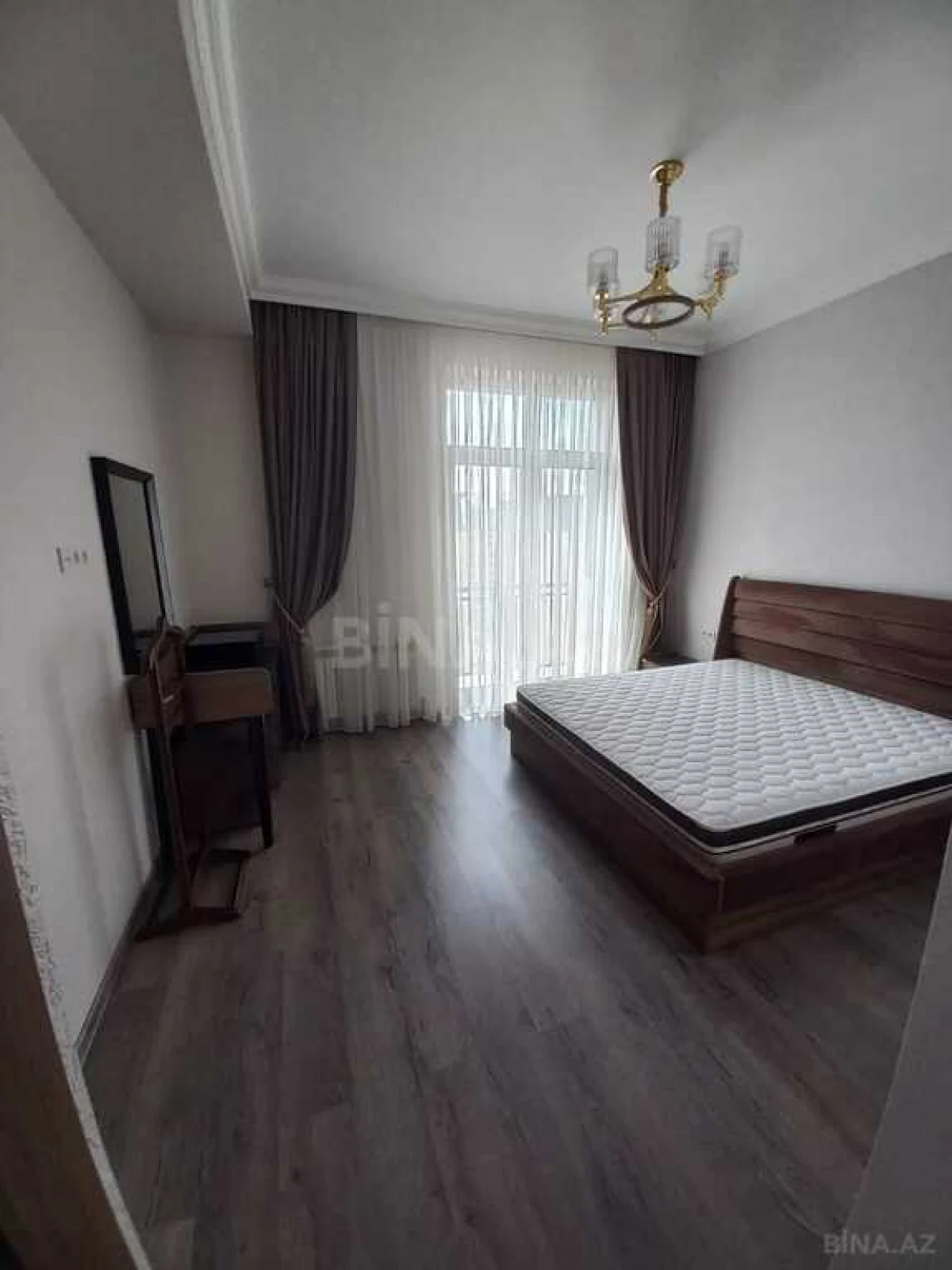 Kirayə verilir 4 otaqlı mənzil 200 m²