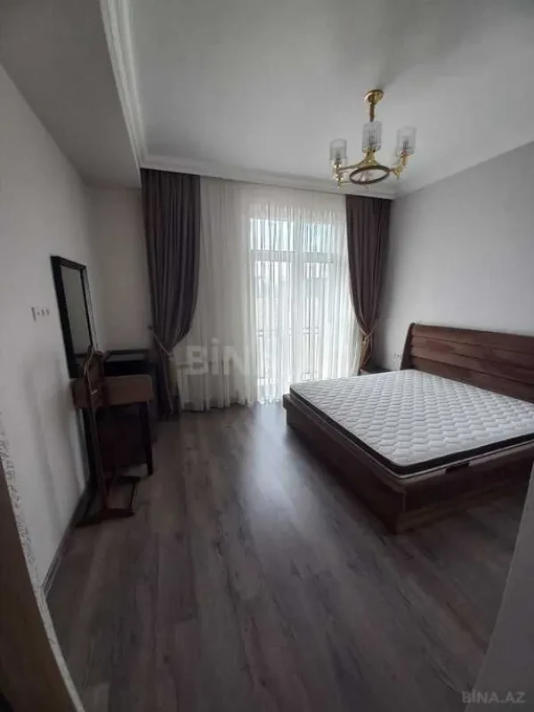 Kirayə verilir 4 otaqlı mənzil 200 m²