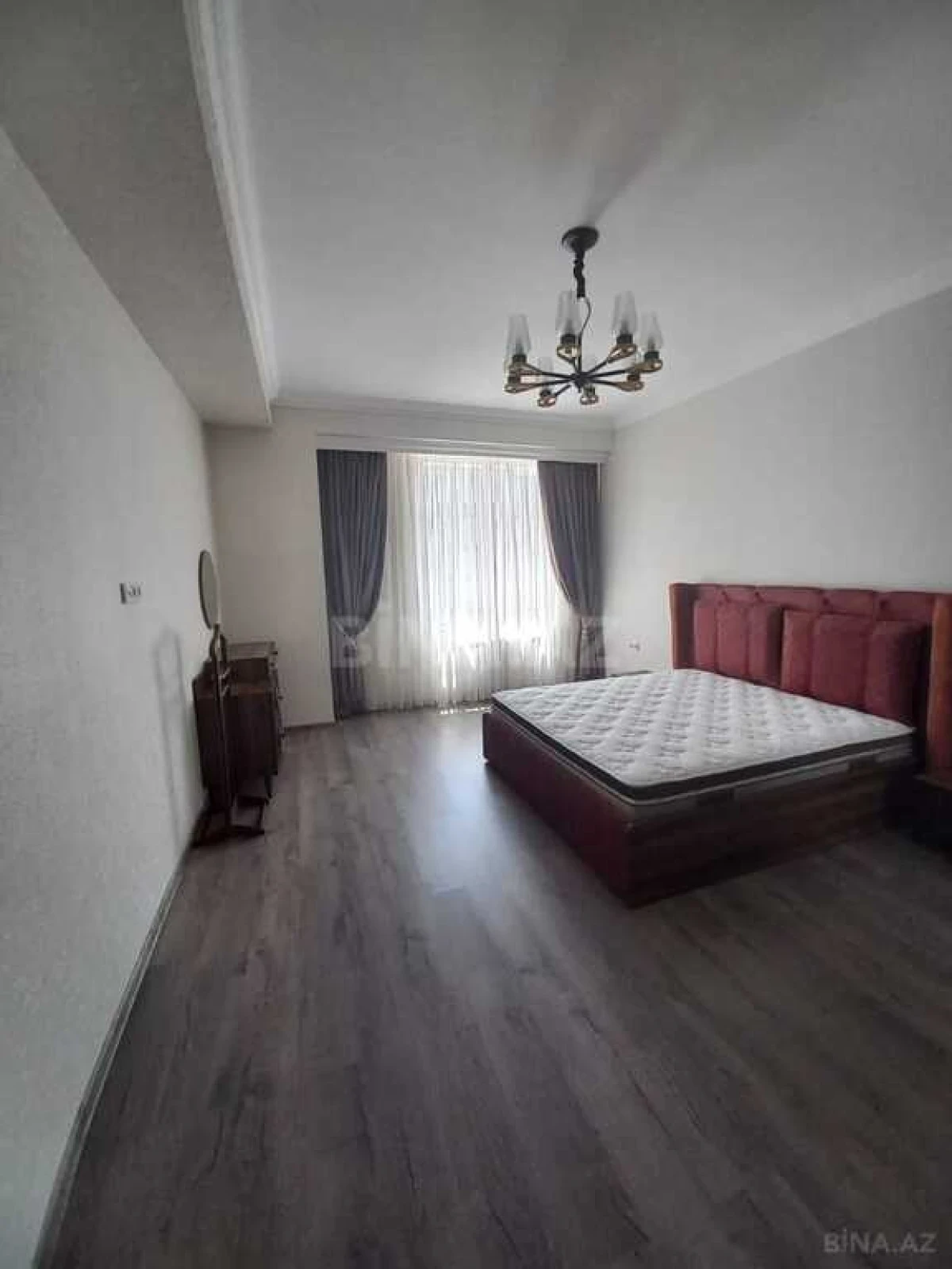 Kirayə verilir 4 otaqlı mənzil 200 m²