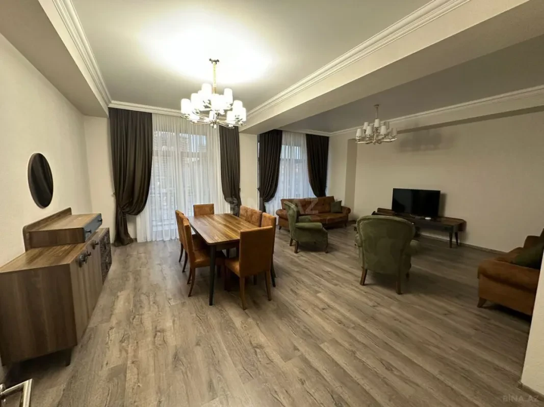Kirayə verilir 4 otaqlı mənzil 200 m²
