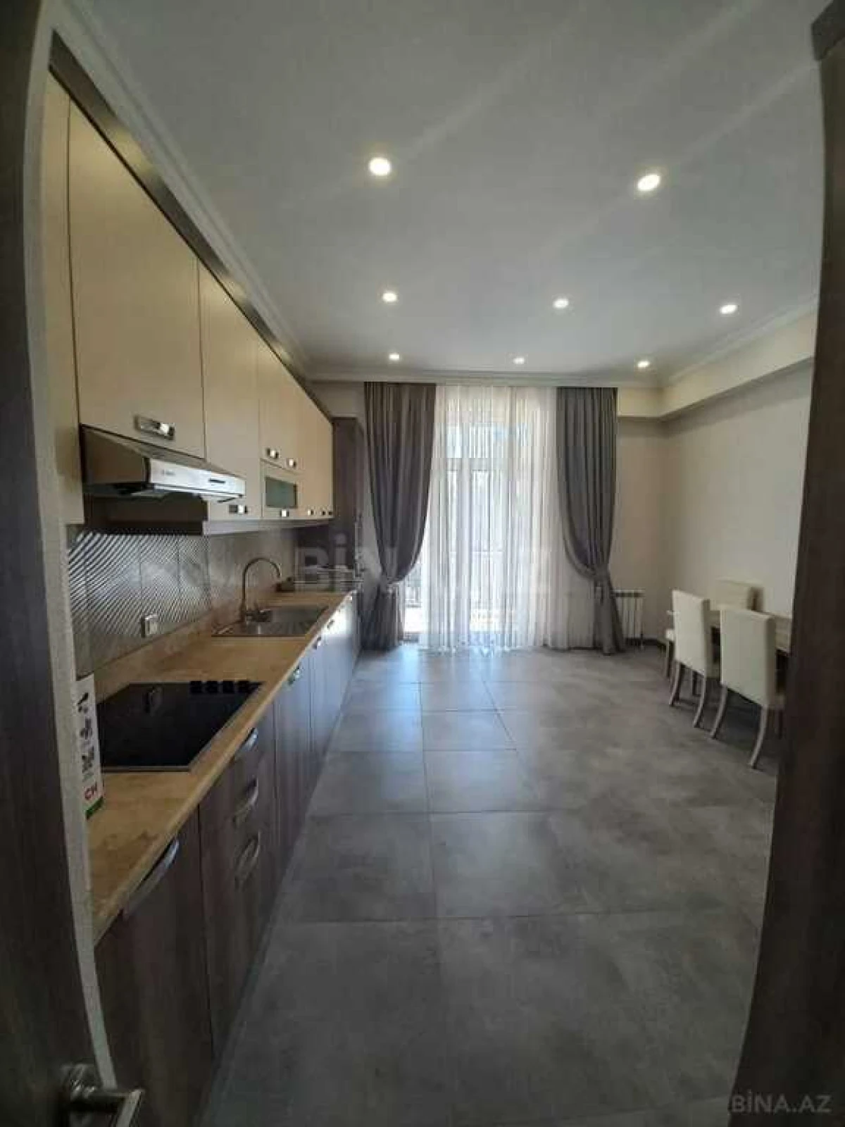 Kirayə verilir 4 otaqlı mənzil 200 m²