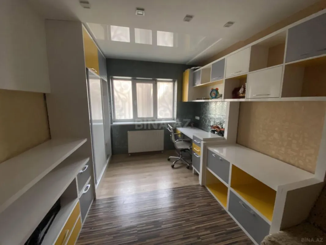 Satılır 5 otaqlı həyət evi 270 m²