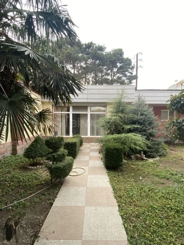 Satılır 5 otaqlı həyət evi 270 m²
