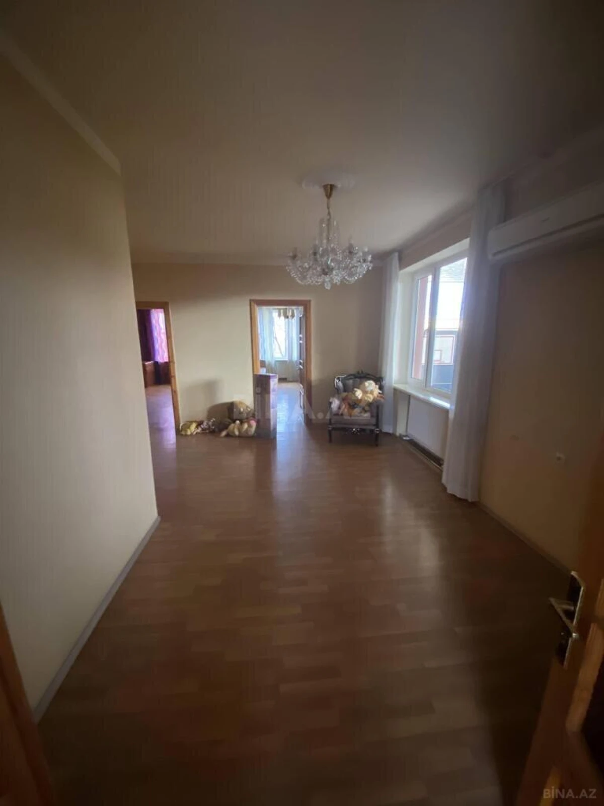 Satılır 5 otaqlı həyət evi 270 m²