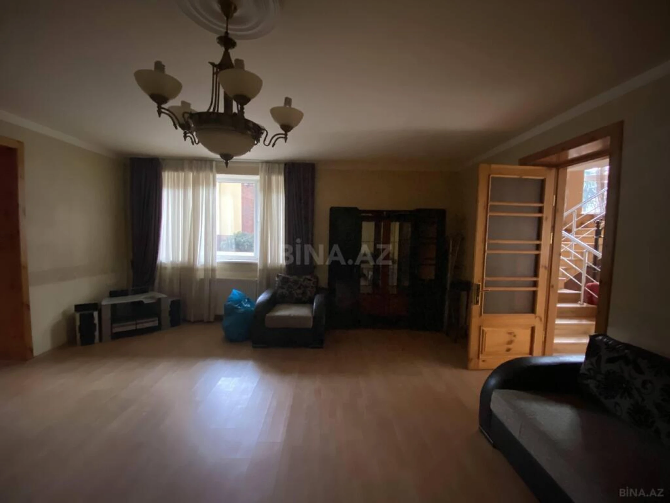 Satılır 5 otaqlı həyət evi 270 m²