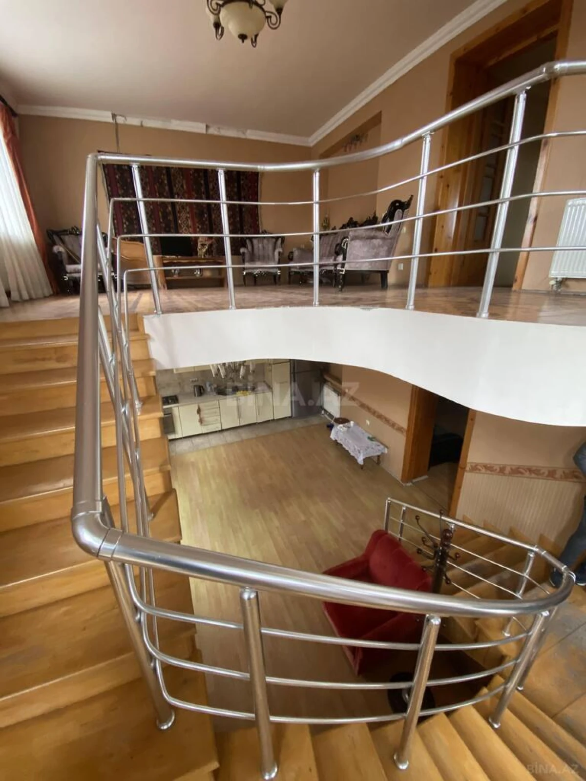 Satılır 5 otaqlı həyət evi 270 m²