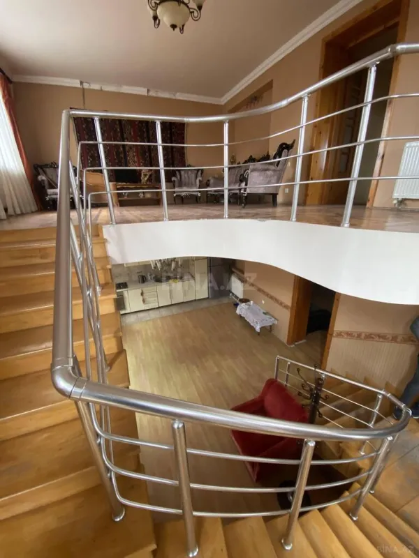 Satılır 5 otaqlı həyət evi 270 m²