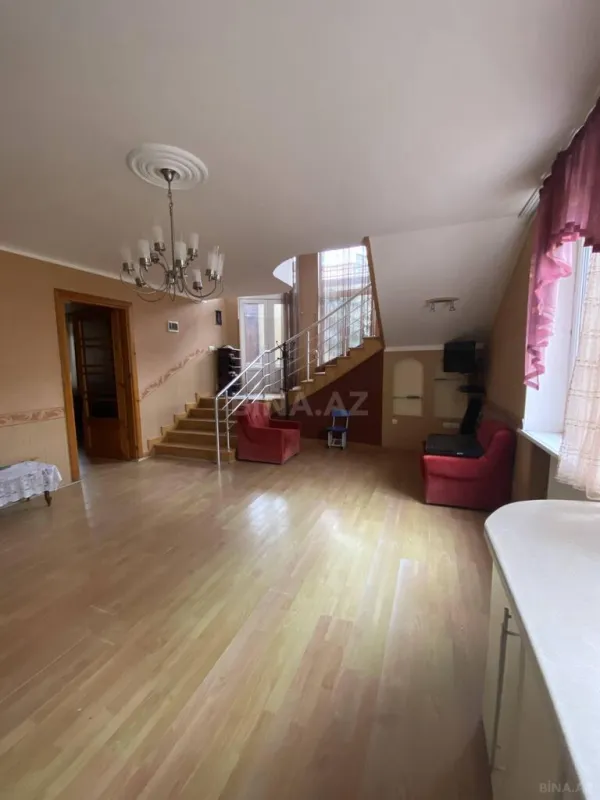 Satılır 5 otaqlı həyət evi 270 m²