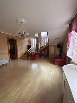 Satılır 5 otaqlı həyət evi 270 m²