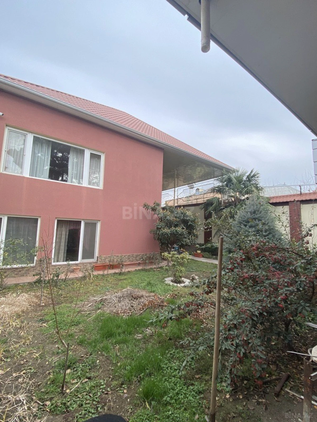 Satılır 5 otaqlı həyət evi 270 m²
