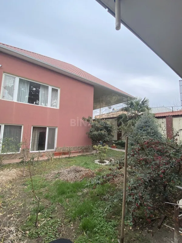 Satılır 5 otaqlı həyət evi 270 m²
